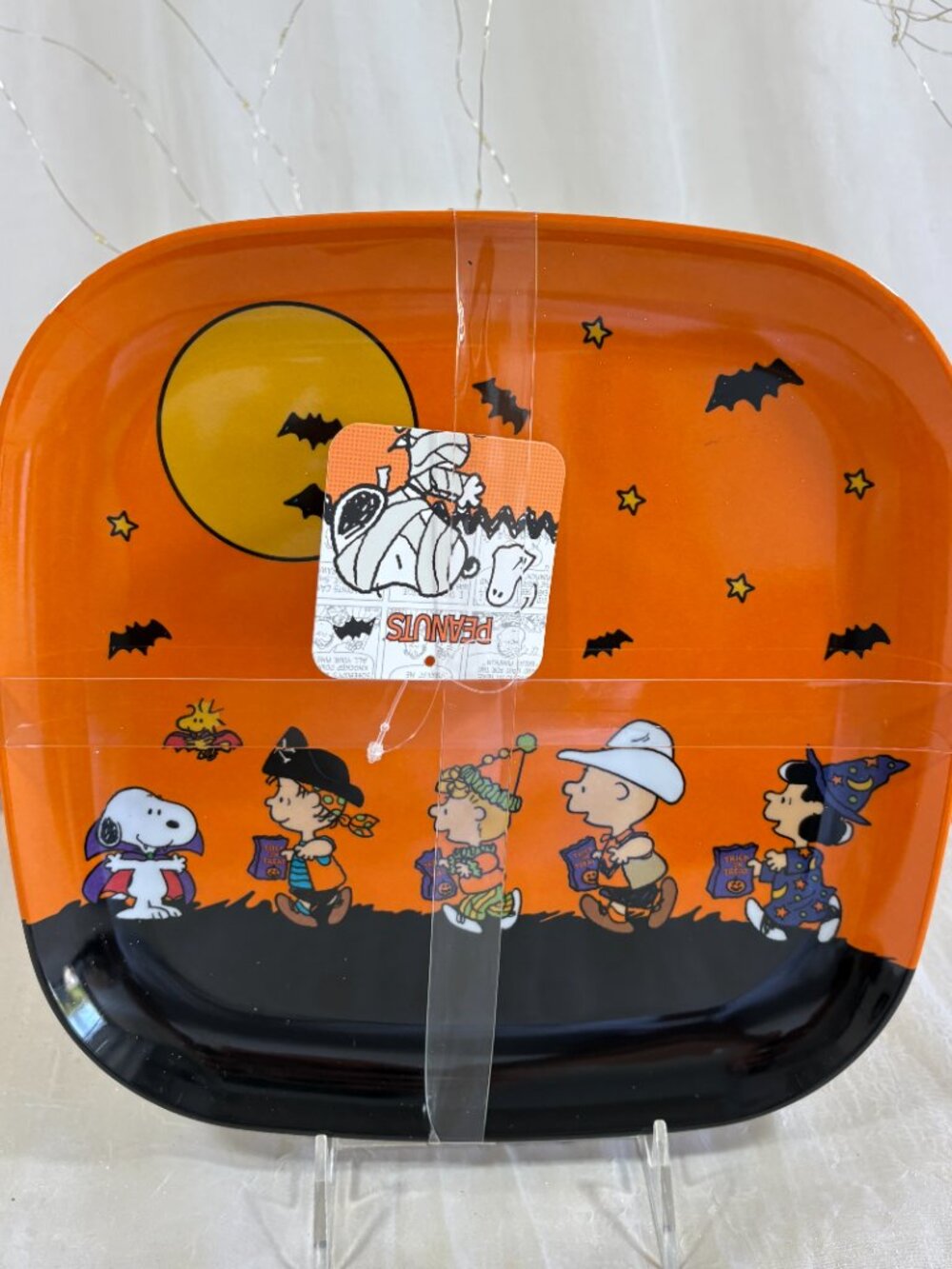 PEANUTS Charlie Brown and Gang Set of 4 Halloween Square Melamine Plates 10" NEW - Picture 2 of 3